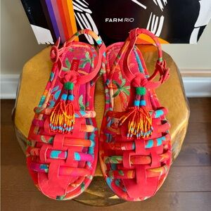 NWT Farm Rio Tropical Tube Strap Sandal Size 10, with box and dust bag